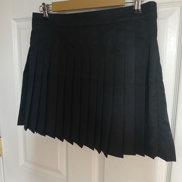 New with tag. Love Fire Classic Black Polyester Pleated Cheer Skirt size XL. - Picture 2 of 6